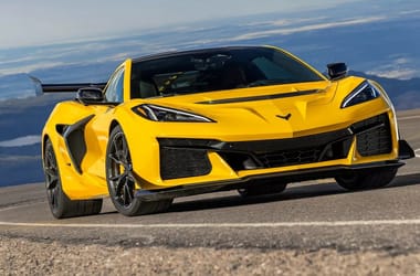 1200 lóerős őrület: hibrid biturbó V8-cal támad a legújabb Corvette