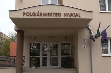 Lemondott Gádoros alpolgármestere, miután egy férfi nemi szerv jelent meg a Facebook-oldalán
