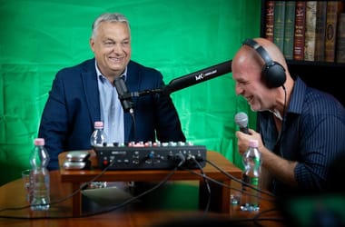 Ön melyik Digitális Polgári Körbe lépne be? Parasztgyerekek Rogán Antallal vagy Aranykalászos gazdák Orbán Győzővel? Szavazzon!