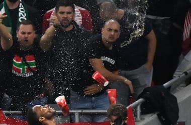 Az elsőfokú ítélet szerint 5 évig nem járhat sporteseményre a szurkoló, aki repohárral dobta meg Raheem Sterlinget Budapesten