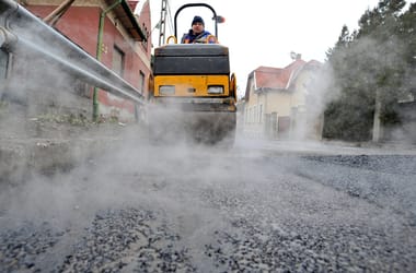 550 tonna higannyal szennyezett aszfalt áll Pencen