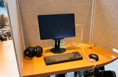 Elege lett a Starbucksnak, miután sokan csak csapvizet kérnek, de azért nyomtatót, sőt asztali PC-t visznek be, hogy ott dolgozzanak a kávézóban