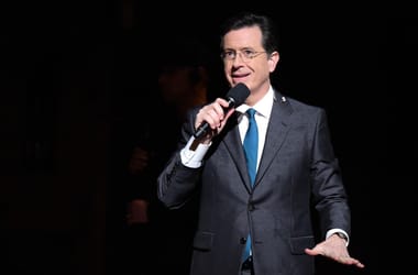 Tíz év után véget ér Stephen Colbert éjszakai show-műsora