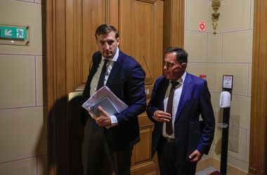 Felfüggesztette a parlament Kocsis Máté, Pócs János és Panyi Miklós mentelmi jogát