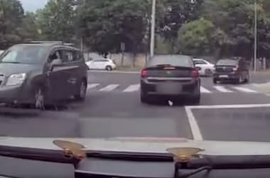 Több balesetet is okozott egy menekülő autós Kőbányán – videó