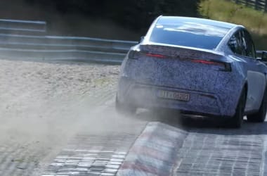 A Nürburgringen bukkant fel az új Tesla Model Y sportosított verziója