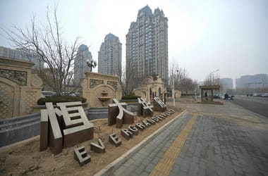 A csúcsok csúcsáról zuhant a mélybe az Evergrande, most törölték a tőzsdéről