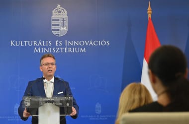 A néphagyomány és a kultúra értékeit megjelenítő szaktekintélyek is véleményezhetik a jövőben az utóneveket