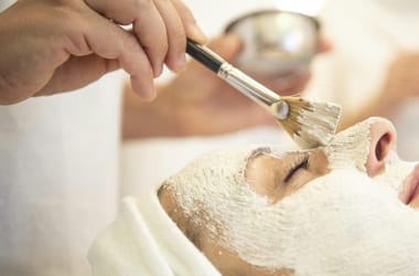 Szegedi kutatók rámutattak arra, hogy a bőrbetegséggel élő kamaszokban szorongást válthat ki az influenszerek követése