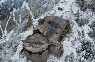 Zavart elkövető gyújthatta fel Hitler egykori hegyi menedékét, képeken a pusztítás