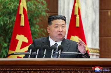 Kim Dzsongun gyors nukleáris fegyverkezésre szólított fel az Egyesült Államok és Dél-Korea „provokációja” miatt