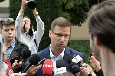 Közpénzből magánrepülőzött Gulyás Gergely, több mint 5 millió forintba került az út