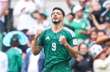Súlyos fejsérülés után lett Mexikó hőse Raul Jiménez