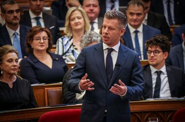 Magyar Péter azonnali és teljes elhatárolódást vár el a Magyar Katolikus Egyháztól Osztie Zoltán plébános szavai miatt