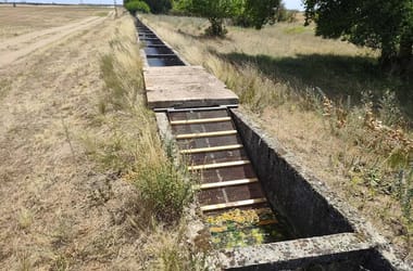A vadgyilkos öntözőcsatornán nekiálltak életmentő rámpákat felszerelni