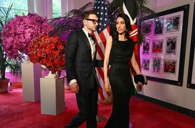 Alex Soros feleségül vette Hillary Clinton volt tanácsadóját, Huma Abedint