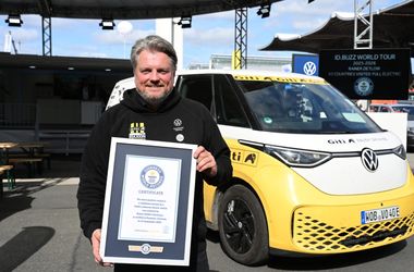 Új villanyautó világrekord: 100 ezer kilométer 92 országban