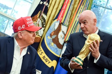 Trump telefonál egyet, és eltörlik a piros lap utáni eltiltást – akinek elég hatalma van, az bármit megtehet?