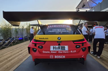 Gigantikus vasalódeszkás brutális kombi: megnéztük a BMW április tréfának indult puttonyos M3 versenyautóját