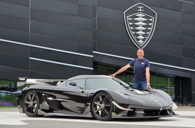 Zéró villany, pusztító V8, 1625 lóerő: bepattantunk az 1,3 milliárd forintos legdurvább Koenigseggbe