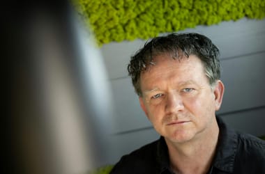 Holló Gábor közleményben reagál, miután kikezdték a HVG-inte