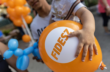 Bár törvényben tiltanák, a Fidesz honlapján továbbra is várják a külföldről érkező támogatásokat
