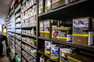 A NAV tisztázta, hogy mennyi pénz, cigaretta és alkohol lehet nálunk utazáskor