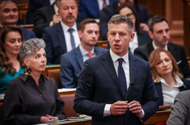 Magyar Péter a HVG cikke után azonnali belső vizsgálatot rendelt el az aranykonvoj ügyében