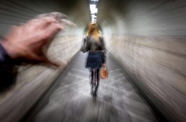 „Konkrétan alám nyúlt” – szinte minden nőt ért az utcán szexuális zaklatás