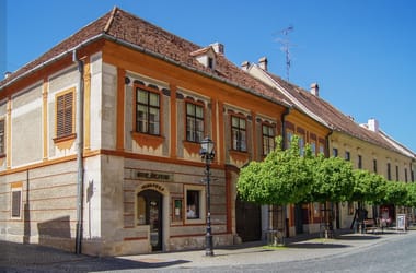 Hivatali visszaélés gyanúja miatt letartóztatták Kőszeg vezető ügyészét, akit Polt Péter 2015-ben kitüntetett