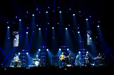 Szívrohamot kapott koncert közben Sting kísérőzenekarának a dobosa