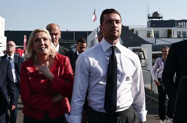 Marine Le Pen sajtónyilatkozatban ment neki az oroszoknak