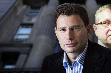 Matolcsy György ügyvédje: Nyilván nem viseli jól a bezártságot az ügyfelem - videó