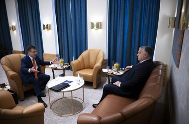 Maga alatt vágja a fát a Fidesz, amikor Hankóért imát szervez, Matolcsyt viszont löki el magától