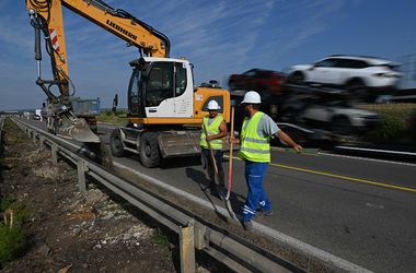 Magyar Péter izomból levillogta Mészáros Lőrincet az autópályáról