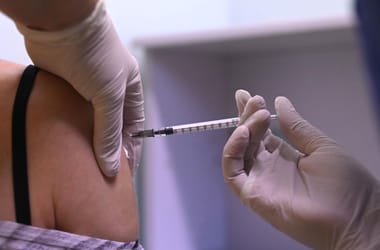 Megjöttek a végső Covid-számok, amikkel nem érdemes vitatkozni: ennyi ember életét mentették meg a koronavírus elleni védőoltások