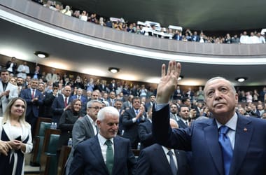 A NATO-partnerek előtt erősnek mutatkozik Erdogan, de hazájában már megkopott a népszerűsége