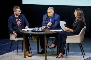 Állítólag akkora volt az első sikere, hogy jön a második DPK-tábor, százezer a VIP-belépő