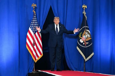 Trump szerint közelebb került ahhoz, hogy támadást rendeljen az iráni kritikus infrastruktúra ellen