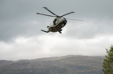 Háborognak a dánok, amiért egy orosz hadihajó jelzőrakétákat lőtt egy dán katonai helikopter felé