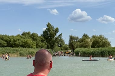 Meghalt egy fürdőző a Balatonnál