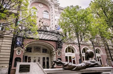 Az Operettszínház társulatának tagjai is megdöbbenve értesültek az Orbán János Dénesnek fizetett összegekről