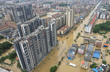 Százévente egyszer van akkora áradás, mint a mostani, ami miatt 110 ezer embert mentettek ki Kínában