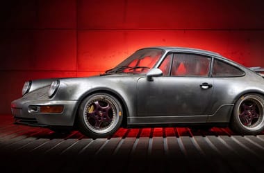 A világ egyik legritkább Porsche-ja került elő húsz év után egy raktár mélyéről
