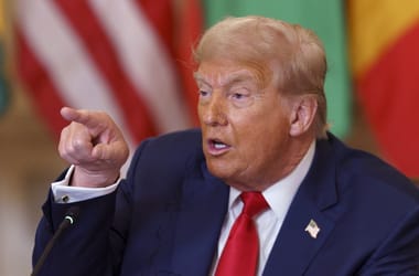 Donald Trump 35 százalékos vámot jelentett be Kanadára, és az EU-t is megfenyegette