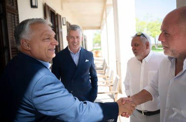 Röpgyűlést tartott Orbán a Karmelitában Rákay Philippel és Dopemannel