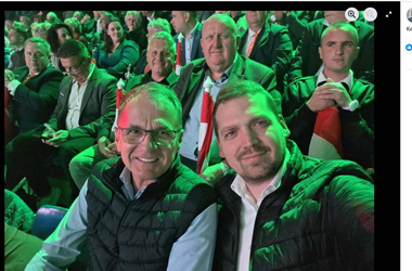 „Amúgy szorgalmas gyerek, beilleszkedett, dolgozik rendesen, csak hát a múltja” – mondják az ivádiak a Harcosok Klubjában feltűnt pedofilról, aki egy hete Szijjártó meghívásos fórumán is ott volt