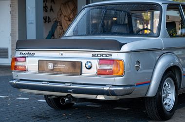 Az első turbós BMW – legendás 2002 Turbo vár új gazdára