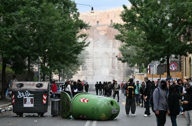 Több mint hatvan városban tüntettek Olaszországban, Torinóban és Rómában összecsaptak a rendőrökkel