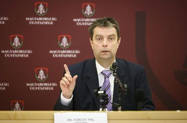 A Legfőbb Ügyészség politikai nyomásgyakorlásáról írt lemondó levelében a volt KNYF-vezető